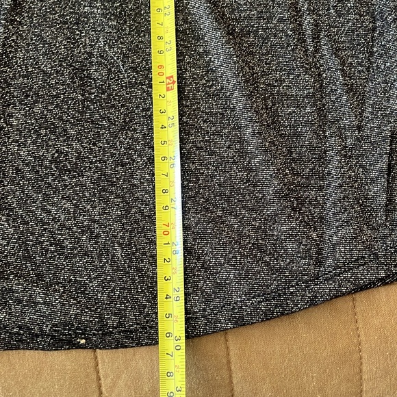 3/4 sleeve | gold and black | blouse | Size Medium - Picture 6 of 6